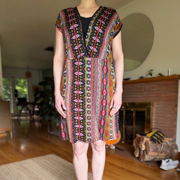 Cute multicolored patterned dress. Pockets!! EUC - Picture 13 of 14